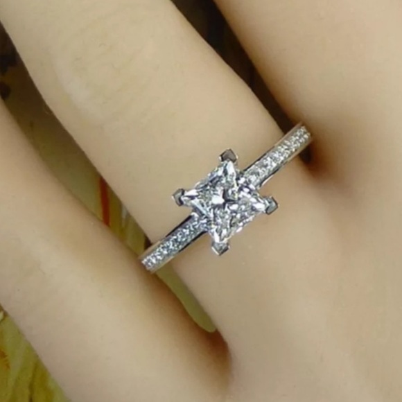 NEW💍925 STERLING SILVER DIAMOND ENGAGEMENT RING, CUTE RING, SHINY RING. - Picture 3 of 6